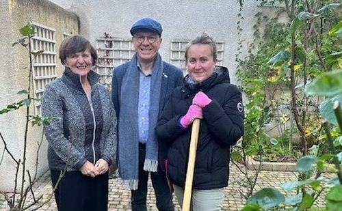 Transplanting The Catherine McAuley Rose To The Australian Ambassador’s Residence In Ireland